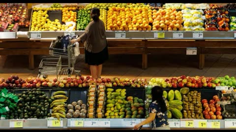 Can a non-corporate grocery chain work across Canada?