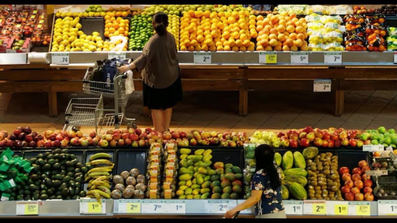 Can a non-corporate grocery chain work across Canada?