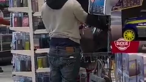 Democrat Policies Make Dindu Loot Department Store In Broad Daylight