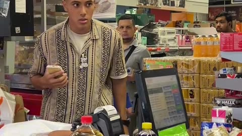 Le pedí para una leche… y terminé pagando TODO su mercado 😭#parati