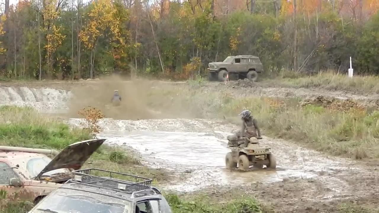 MUD Racing Mudbog Enduro Cross Dirty Track Derby Car Racing