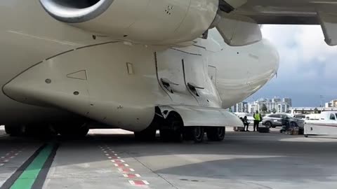 UAE Air Force C-17 Globemaster Spotted: Possibly Transporting Royal Supercars to Abu Dhabi? 🤯✈️🇦🇪