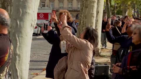 Louvre break-in site draws tourists in Paris
