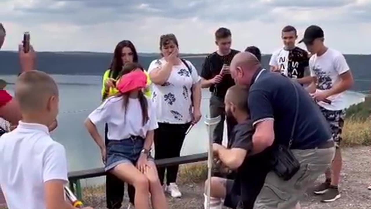 Ukrainian defender came from the frontline and made a marriage proposal to his girlfriend.