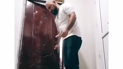 Cat Hate When Owner Open Gate Late