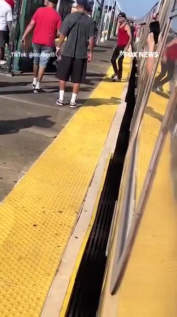 subway riders beat ar man who grab a random woman