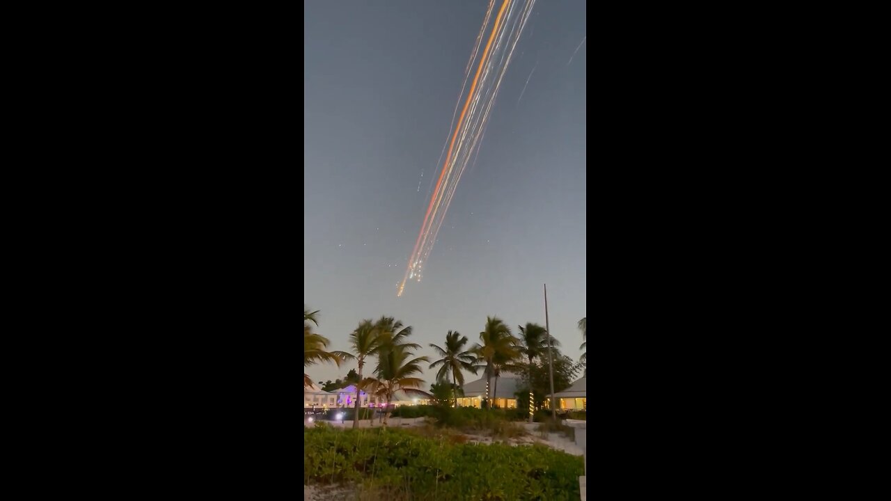 Incredible views of Starship test flight 7 breaking up over Atlantic Ocean.