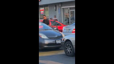 Uber Driver Gets Handled After He Refused To Reverse For A Man That Was Trying To Leave