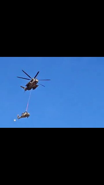 CH-53 failed the transport. The dramatic fall of the Black Hawk was caught on camera