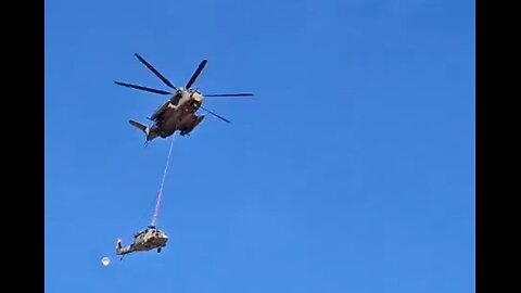 CH-53 failed the transport. The dramatic fall of the Black Hawk was caught on camera
