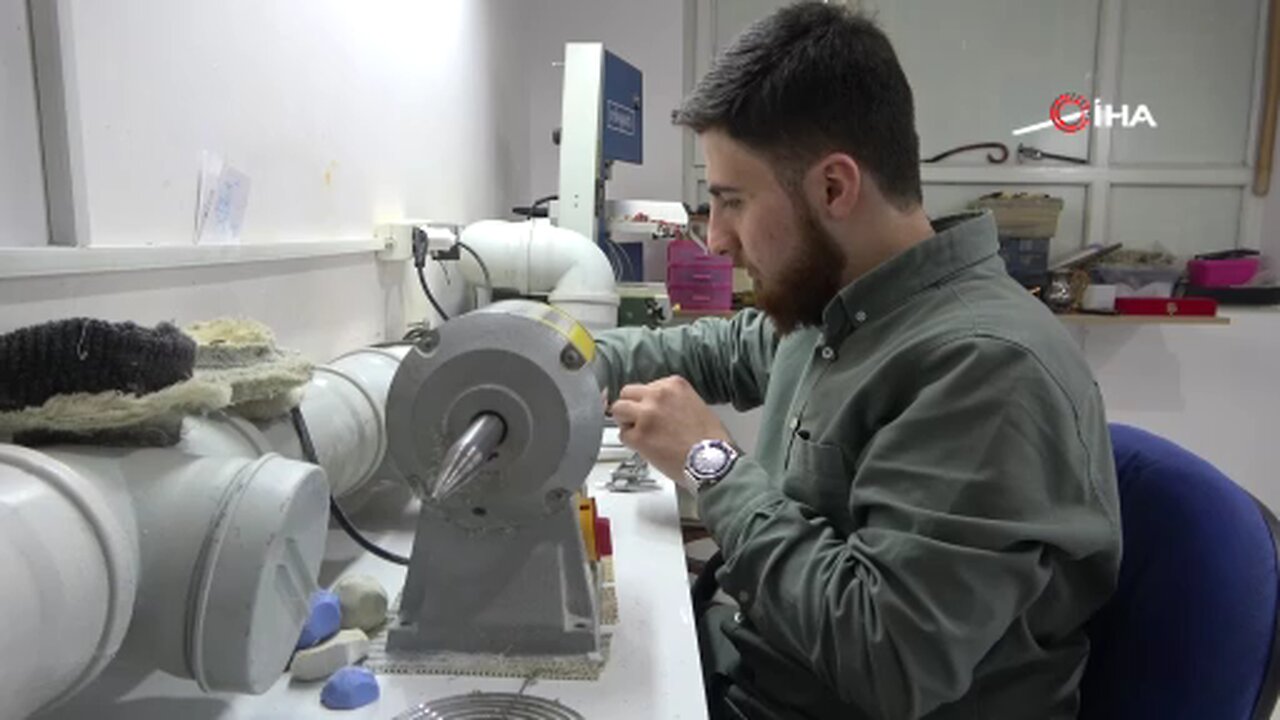 Usta ellerin ürettiği "tespihler" 10 ila 15 bin TL arasında alıcı bulabiliyor