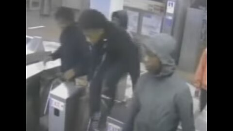 77-year-old attacked, robbed by group of black kids in Center City, police say