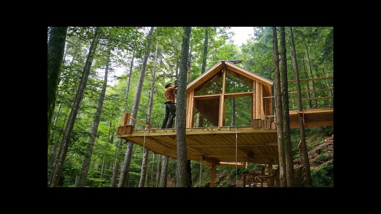 🌳 A Man Built a Tree House in 30 DAYS — Start to Finish!