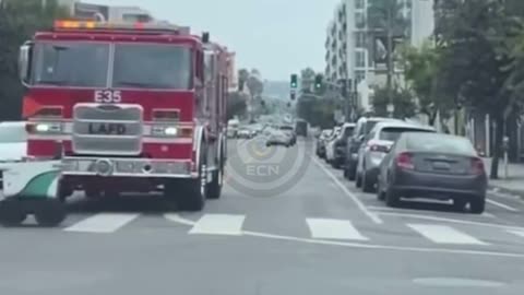Robot Blocks Fire Truck in Los Angeles 🚨🤖