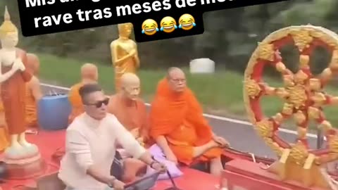 Meditation on the go😂