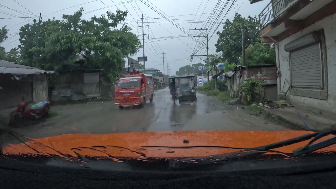 How Filipinos Turn Rainy Days Into Community Days | Life as an Expat in the Philippines