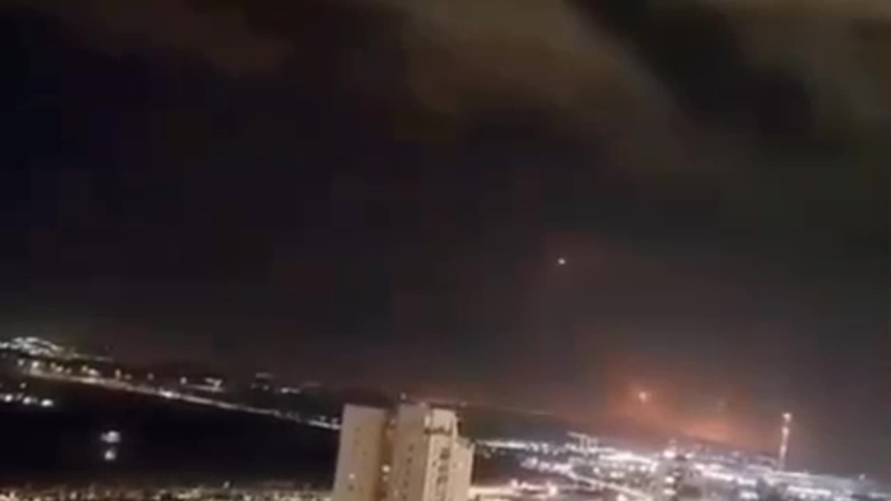 Iran odpowiedział atakiem i na Izrael zaczęły spadać rakiety balistyczne.