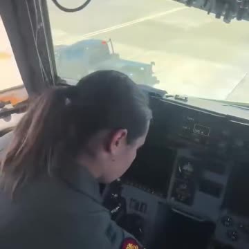 Video from the cockpit of the Boeing C-17 Globemaster III