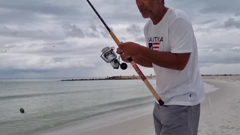 Aprendí a pescar tiburones gigantes, pero nunca solo – Aventura de pesca P4