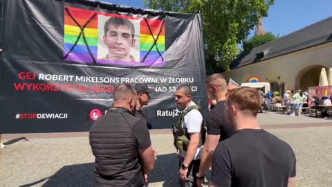 Pod sceną w marszu dewiantów w Poznaniu. @ratujzycie_pl_