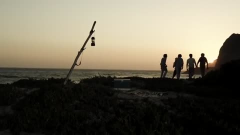 One Direction - What Makes You Beautiful (Official Music Video)
