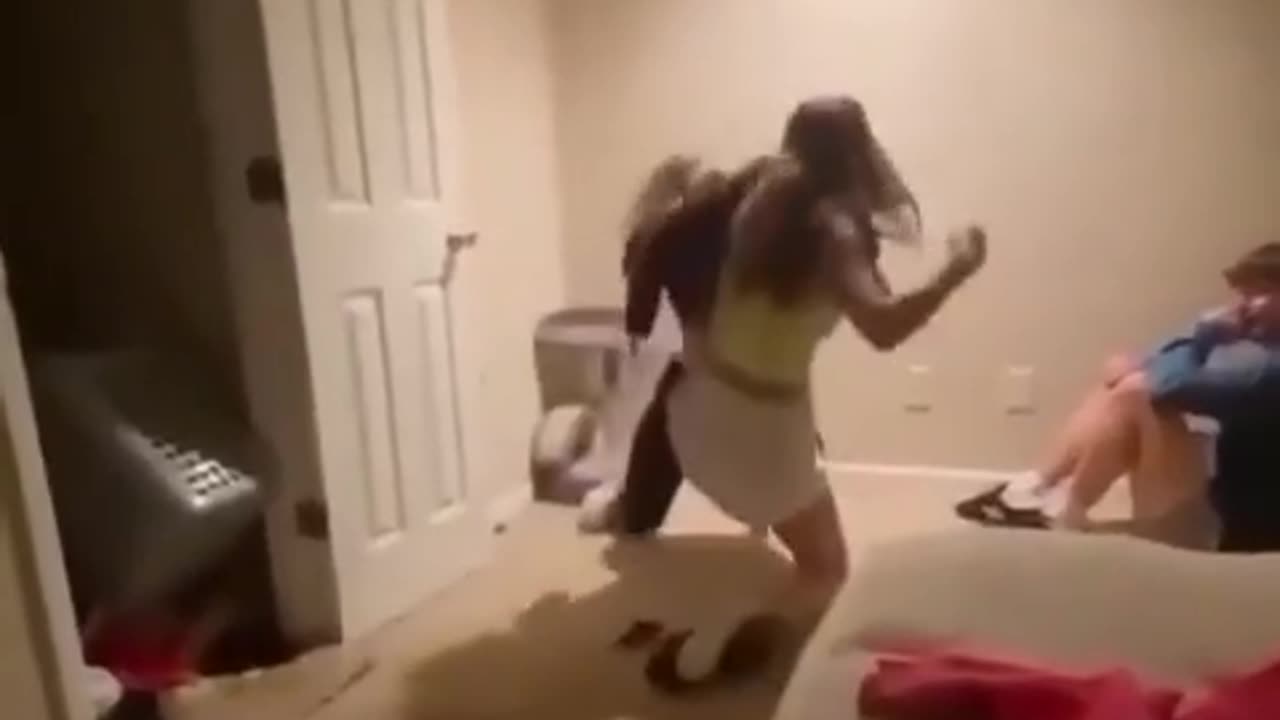 Cat Fight Subscribe if you thought the taller girl would win