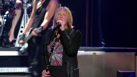 Steve Clark Guitar Solo / Gods Of War - Def Leppard (live)