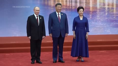 NOTIZIE DAL MONDO vertice SCO 2025 Xi Jinping dà il benvenuto a Putin e altri leader in Cina.Putin è stato accolto dal presidente cinese Xi Jinping in vista del vertice dell'Organizzazione di Cooperazione di Shanghai.