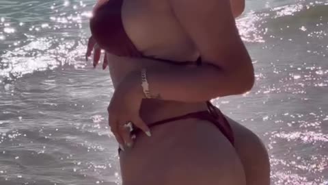 🍑 Big Booty And Calm Waters 🏖️