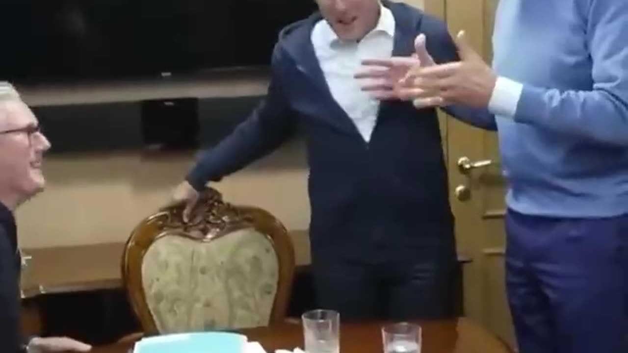 😳Emmanuel Macron was seen with cocaine during a train ride from Poland to Ukraine.