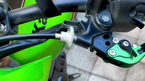 How to adjust your motorcycle clutch cable in 10 seconds