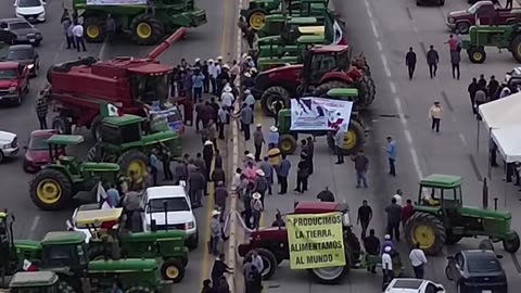 Rolnicy z Valle de Mexicali blokują drogę San Luis Rio Colorado-Mexicali w ramach ogólnopolskiego protestu przeciwko wysokim kosztom nakładów do siewu, apelując do prezydent Claudii Sheinbaum Pardo, że nie należy polegać na produkcji od innych kr