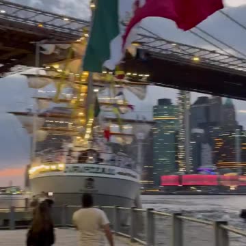 Ship carrying 200 people hits the Brooklyn Bridge as search and rescue operation underway