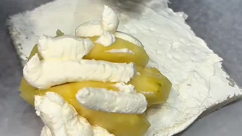 Fresh fruits full of cream sandwich