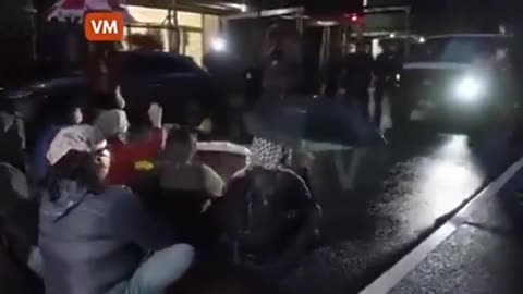 retards blocking ice deportations