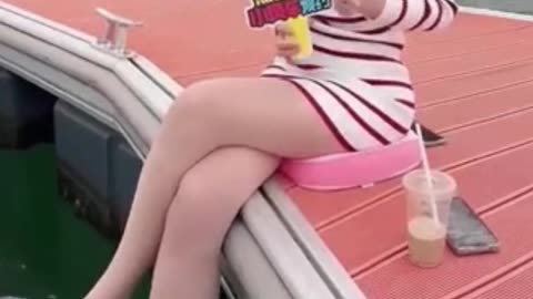 Doing her live stream on the boardwalk...