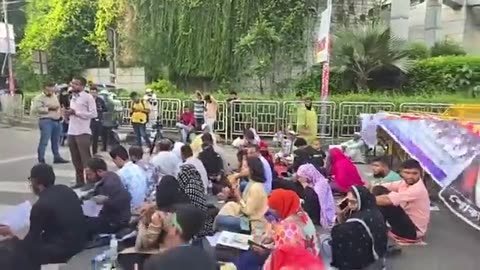 যমুনা অভিমুখে যাওয়ার পথে পুলিশি ব্যারিকেডের মুখে শহীদ পরিবার