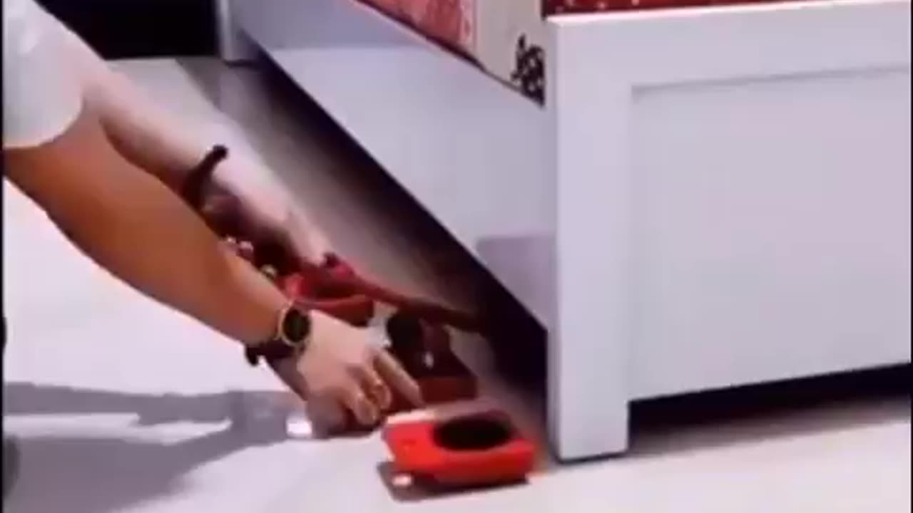 Move heavy furniture in seconds .