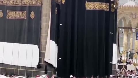 Saudi Arabia changes the cover of the Kabah