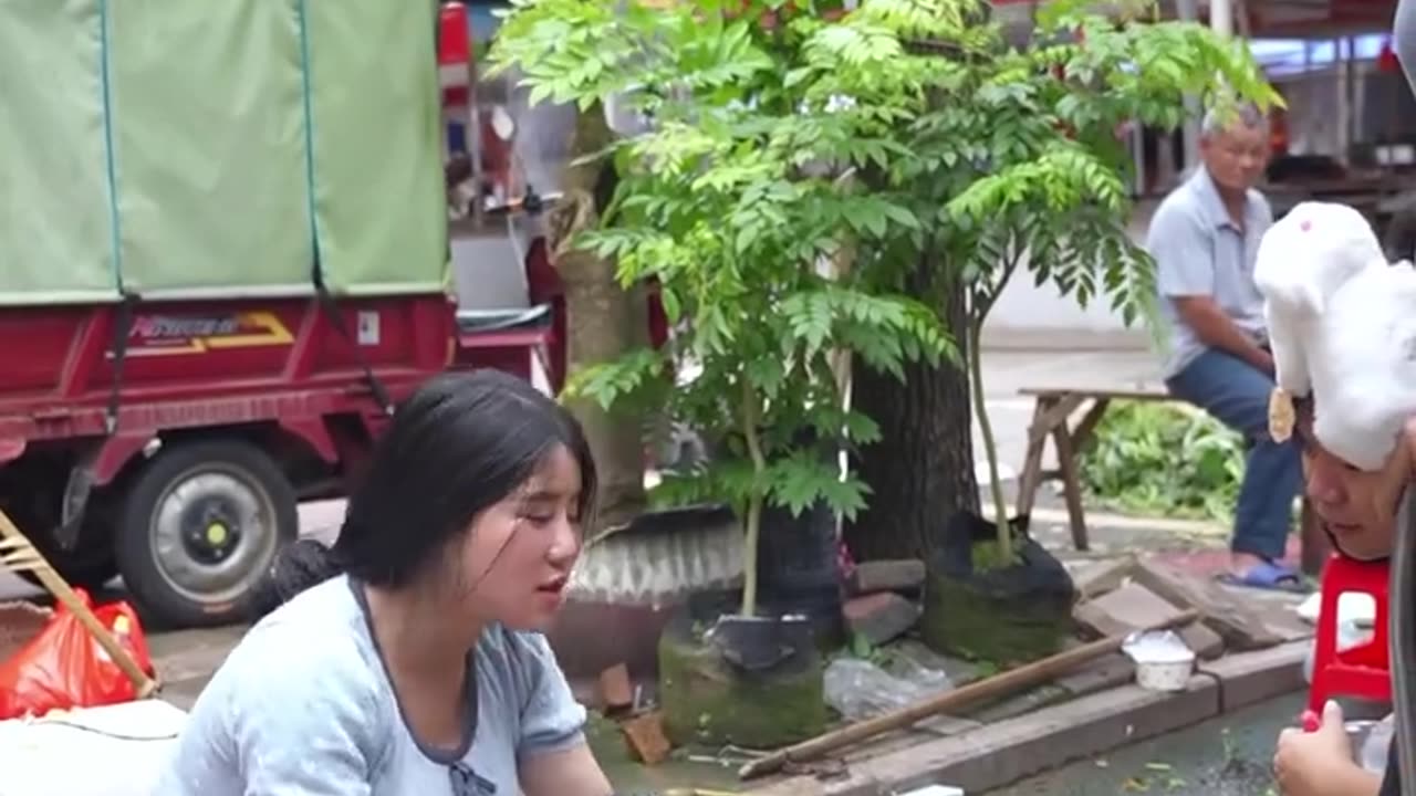 I'm just a honey farmer from the village, no one wants to live with me.