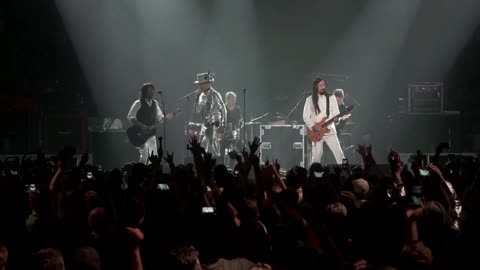 Fifty-Mission Cap - The Tragically Hip (live)