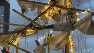 Sailors were seen dangling from the topmasts after ship collided with Brooklyn Bridge