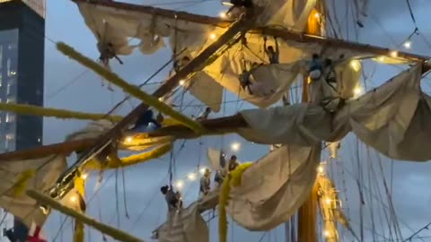 Sailors were seen dangling from the topmasts after ship collided with Brooklyn Bridge