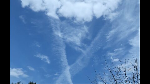 Natural or "Chemtrail" Clouds? - Sky Timelapse