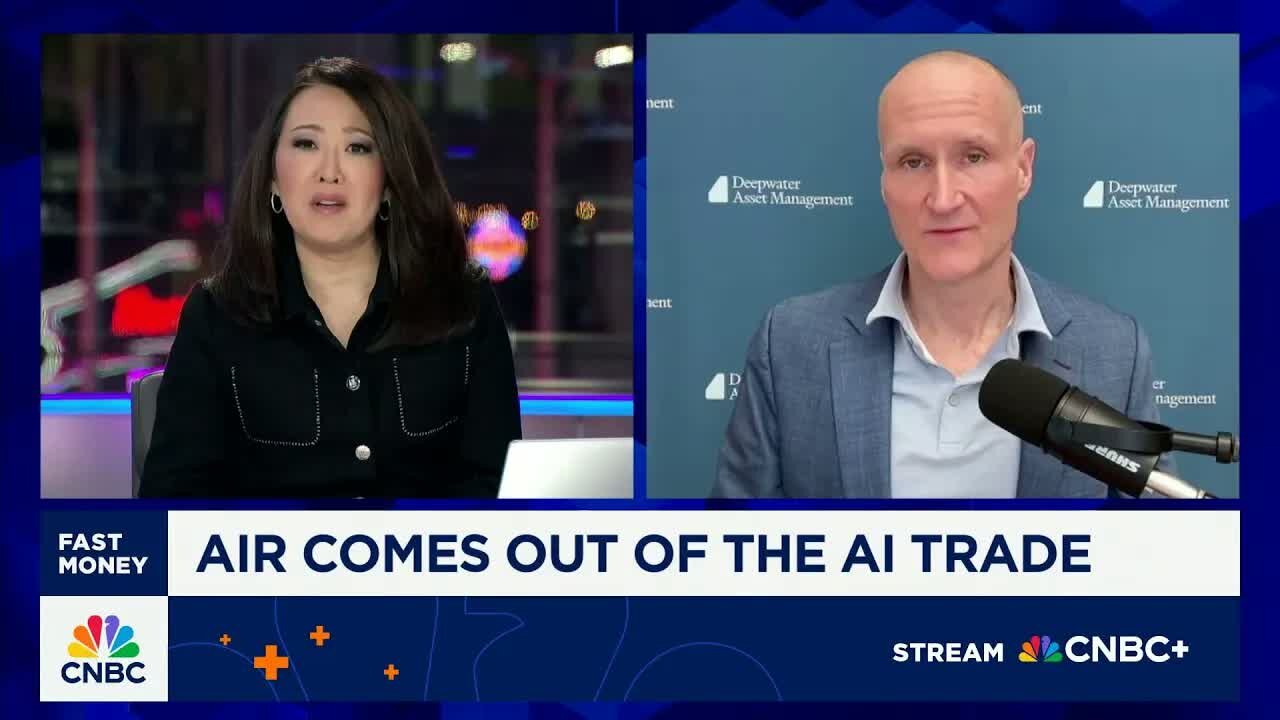 Oracle may underperform compared to other large cap AI stocks in 2026, says Deepwater's Gene Munste