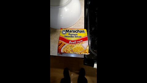 Eating Maruchan Ramen Noodle Beef Flavor, Dbn, MI, 5/4/25
