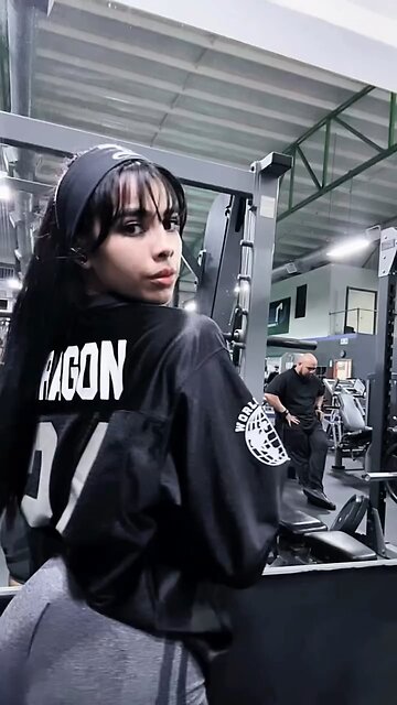 Legday vibesssss y mala iluminación _) __Mi código _ _LINNA_ _Para__🐲-25_ _dragonpharma_llc _🐺-10_