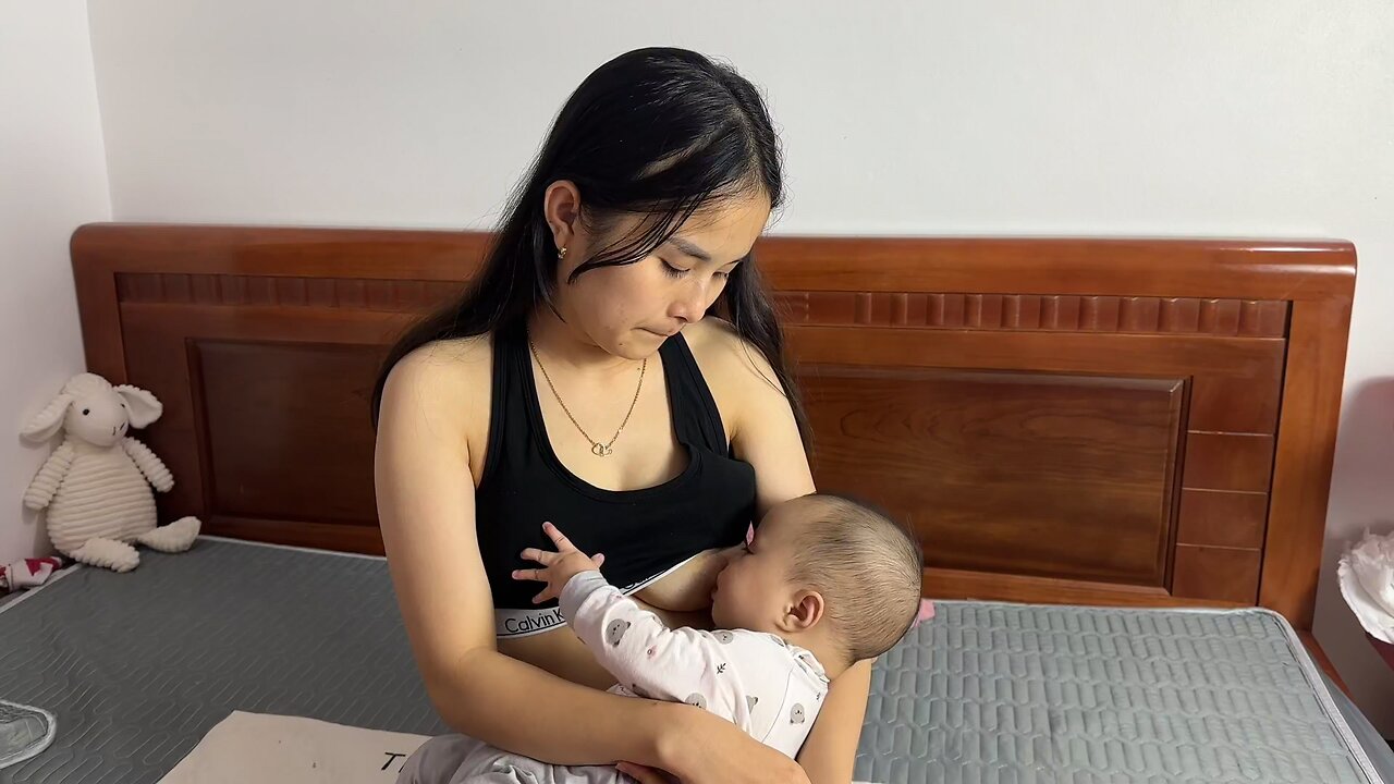 Open Breastfeeding Mom Vlog