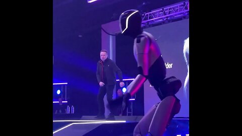 Musk vs. robot: ¿quién baila mejor?