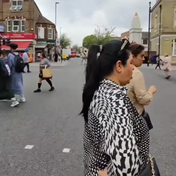 Tourist says he walked around London for an hour and didn't see a single British person.